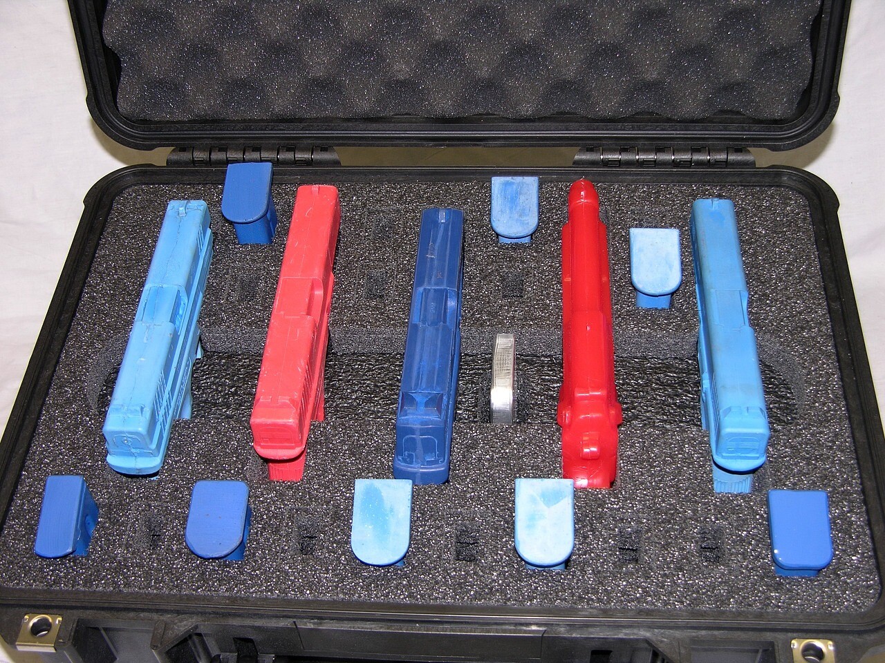 Deluxe Black Pelican 1500 5 Pistol handgun +18 mags case includes