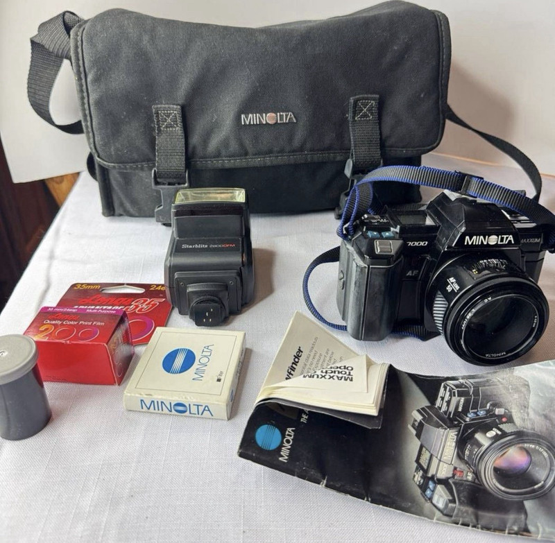 Minolta Maxxum 7000 35mm AF SLR Film Camera, Auto Exposure, Black UNTESTED
