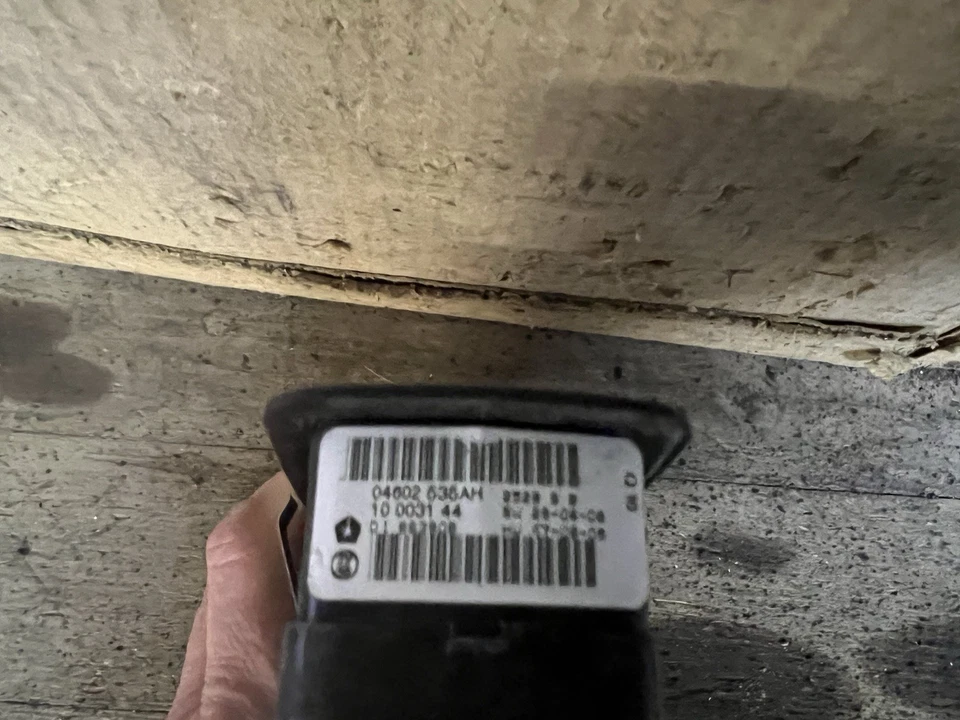 Interruptor de ventana principal del conductor Chrysler Town & Country 2008-2011/04602 535AH OEM Foto 2 de 4