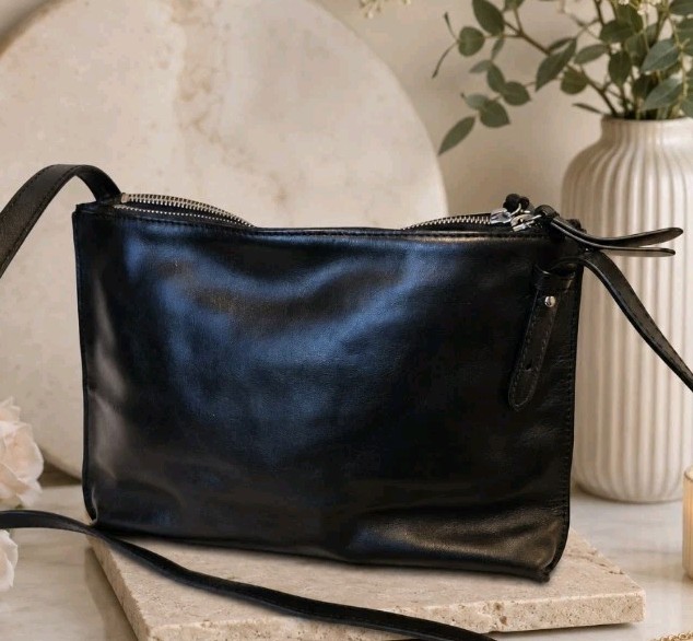 Banana Republic Italian Leather Crossbody Bag Purse Double-Zip Pouch Black