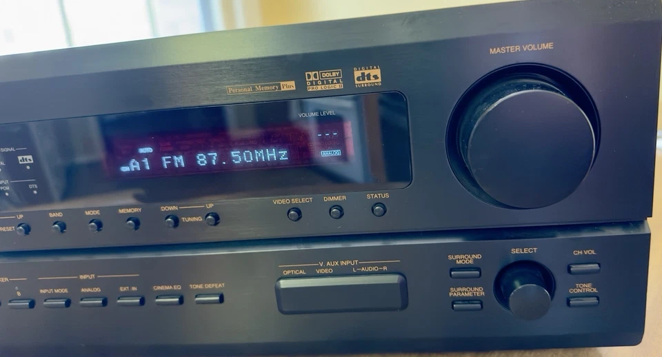 Denon AV Surround Receiver AVR-1802/882 with Remote + Operating Manual Bundle - Image 3 of 4