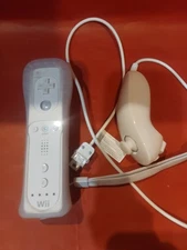Nintendo Wii Controller + Nunchuck + Strap + Silicone Sleeve OEM