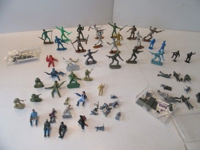 vintage lot approx 60 plastic figures soldiers Timpo Toys??  ua. 60s/70s