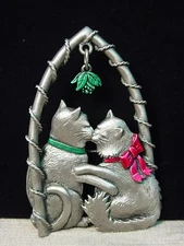 "JJ" Jonette Jewelry Silver Pewter 'Kissing Cats Mistletoe' Pin