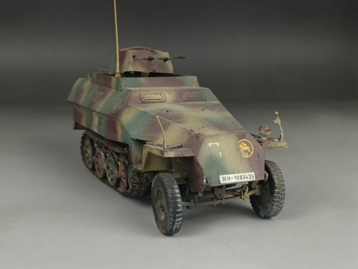 Voiture blindée Sd.Kfz 251/20 « UHU » WW2 Wehrmacht modèle Voiture blindée Sd.Kfz 251/20 « UHU » WW2 Wehrmacht modèle
