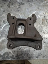 1984-1985 Toyota Pickup 4WD Solid axle STEERING gearbox mount 