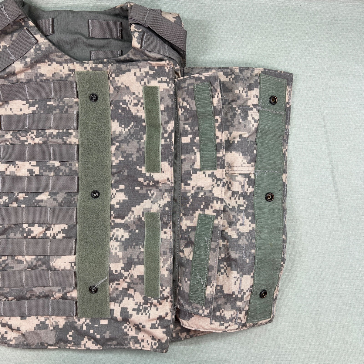 米軍　実物　キャリープレート　INTERCEPTOR BASE VEST Interceptor Base Vest Carrier Medium 8470-01-526-7913 Camo