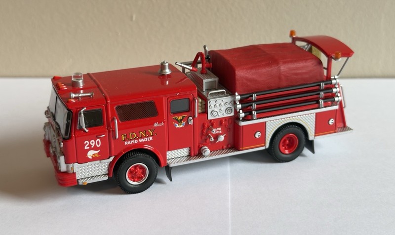 Code 3 - FDNY - Engine 290 - Mack CF - House Mate of Ladder 103