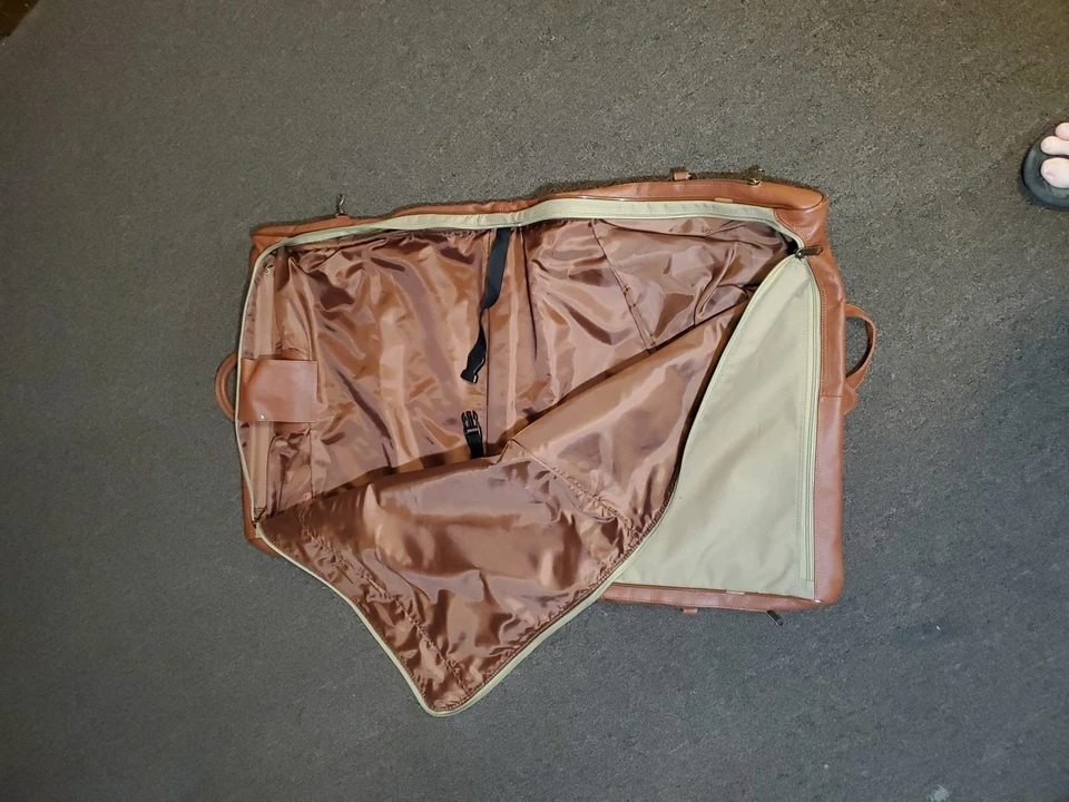 Garment bag suitcase Amerileather Brown  travel luggage carry on - Image 4 of 4