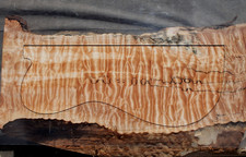 IMPRESIONANTE GUITARRA ACOLCHADA DE ARCE 23 1/4" X 10 3/4" X 2 1/4", LUTHIER, ARTESANAL, ESCALAS