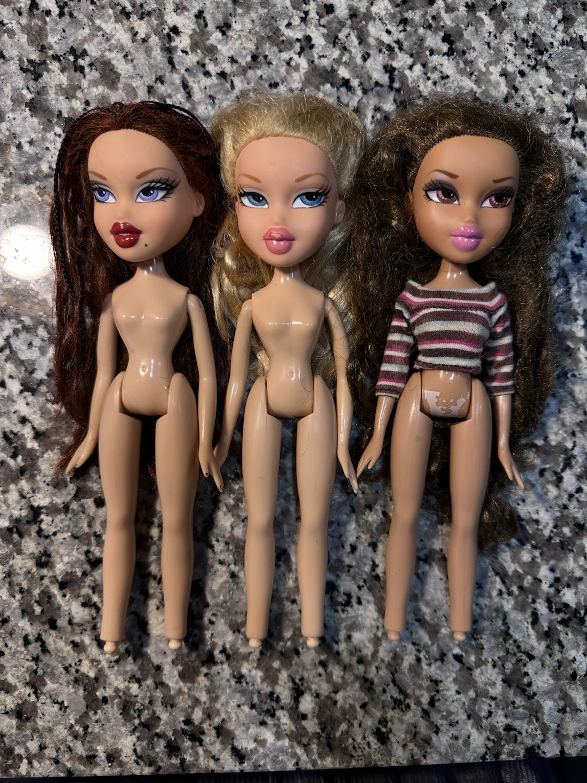 Bratz Doll Lot Of 3 World House Yasmin /Twinz Roxxi