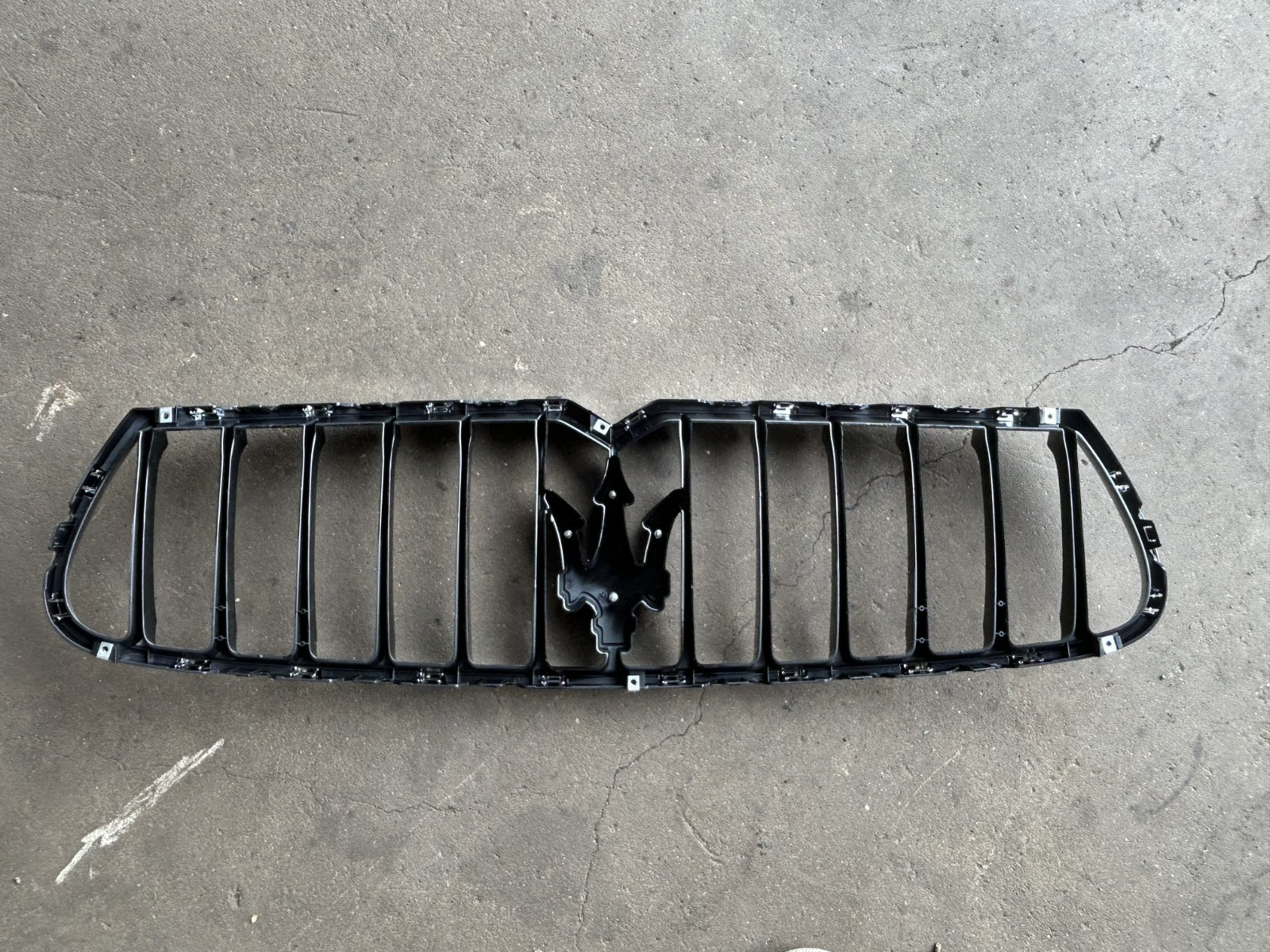 2014-2017 Maserati Ghibli Front Upper Radiator Grille 670011097 OEM 14 15 16 17