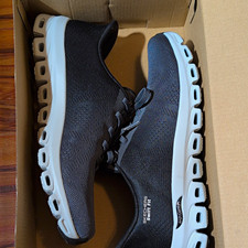 SKECHERS Swift Fit Women's Black/White Low Top Knit Lace Up Sneakers US 8