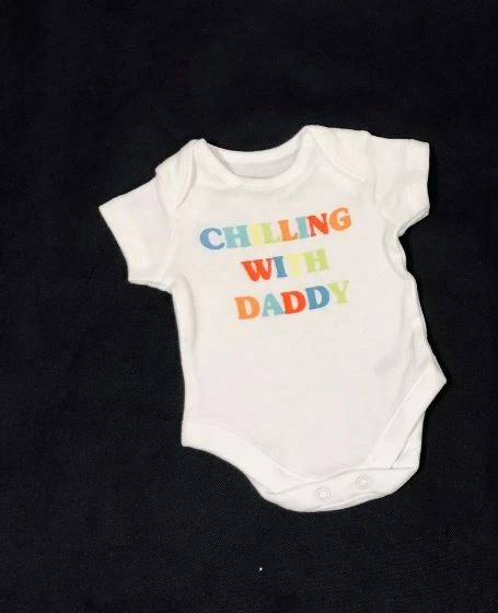 EX NUTMEG Ex Store Baby Junge Mädchen weiß chillend mit Papa Body Weste Alter N/B 0 3 6 Monate