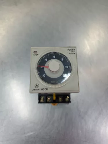 Omron H3CR-H8L Timer Module w/2-M4X20 Base.                                4C-25