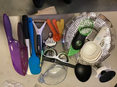 21 Piece Kitchen Tool Starter Set Good Condition