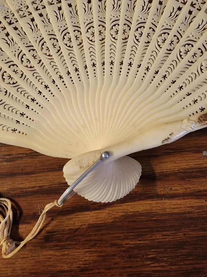 Abanico Plegable Vintage Marfil Celuloide Encaje con Borla y Acentos Dorados, Raro Foto 4 de 4