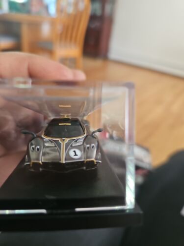Hot Wheels RLC Red Line Club Exclusive ‘21 Pagani Huayra R - Picture 4 of 5