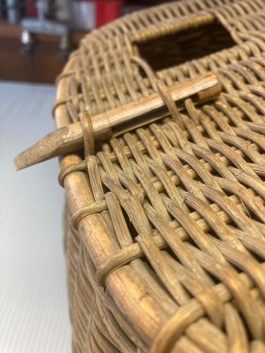 Antique Wicker Basket Fishing Creel. No Strap. - Imagen 5 de 11