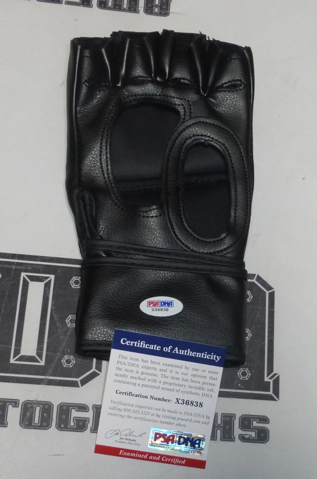 Guante UFC firmado por Johny Hendricks certificado de autenticidad PSA/DNA 173 177 158 Fight Night Foto 2 de 4