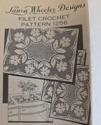 #1256 Vintage FLORAL FILET DOILY, BUFFET OR VANITY SET Pattern Crochet (Repro)