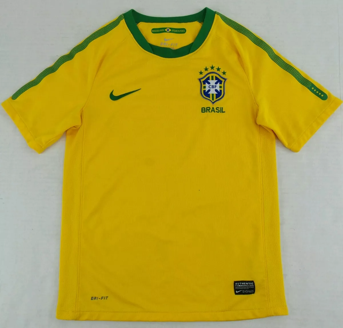 7 produtos para levar quando for jogar futebol com os amigos