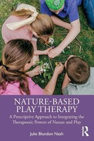 Nature-Based Play Therapy Julie Blundon Nash Taschenbuch Englisch 2023 Routledge