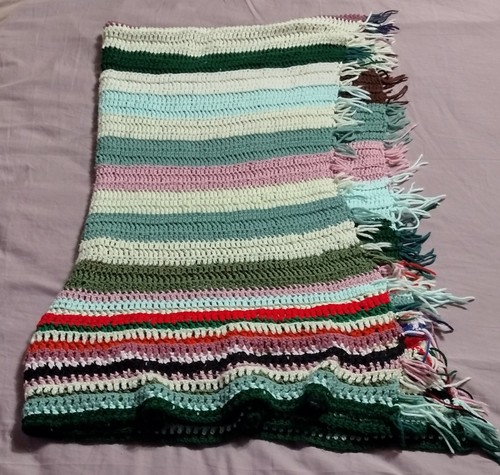 Vintage Afghan Häkel Strick Überwurf Decke 52x67 Oma gestreift Rüschen Fransen - Bild 3 von 9