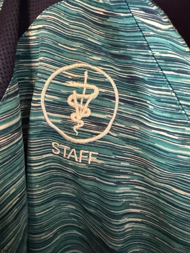 White Cross Lot of three scrub tops - Image 3 of 4