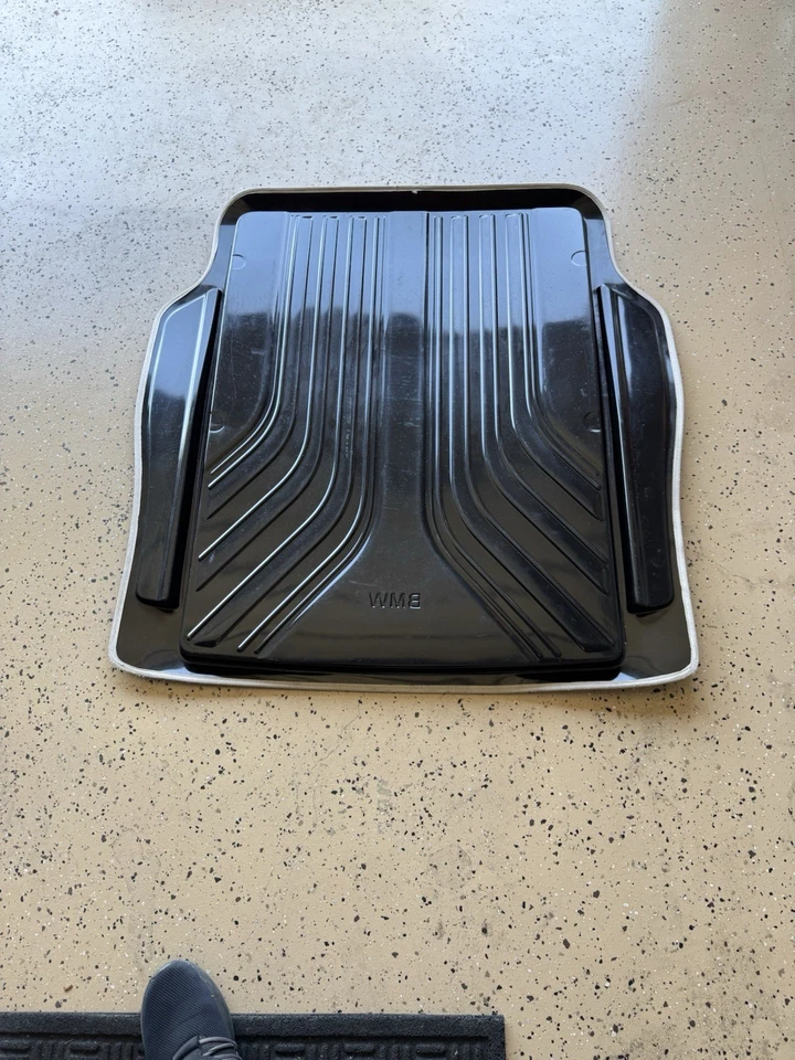 BMW 330i Trunk May - Image 2 of 3