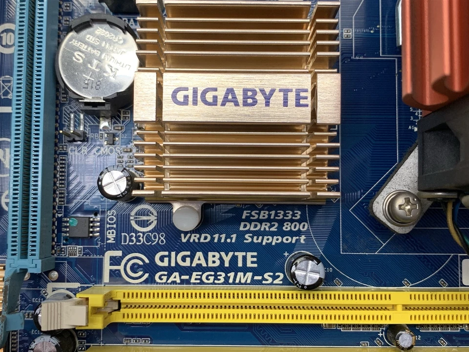 Placa madre GIGABYTE GA-EG31M-S2 Sock-775 mATX Core2 Quad Q9400 4 MB E/S 9800GTX+ Foto 4 de 4