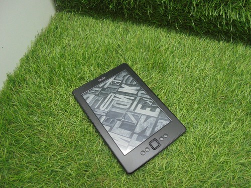Libro electrónico Amazon Kindle D01100 Wi-Fi 6" - funcionando RESTABLECIDO LISTO PARA USAR NEGRO UK - Imagen 2 de 4