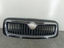 Calandre Skoda SUPERB