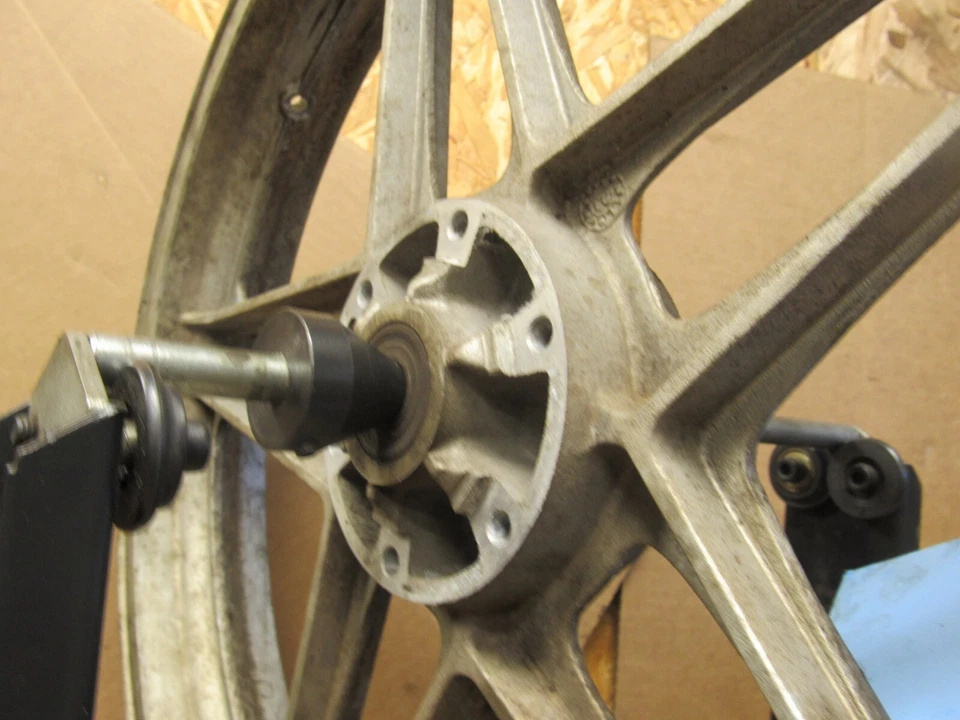 Llanta delantera Moto Guzzi V65 530 1984 GU23610380 Foto 2 de 4