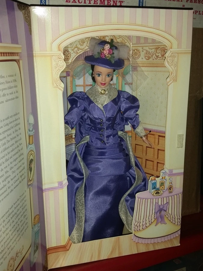 Rare Barbie as Mrs. P.F.E. Albee | 1st Avon Rep. | Mattel Collectible | NRFB Foto 2 de 4