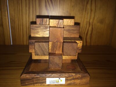 ''Lagoon Games'' Newton's Cross Puzzle - Holz