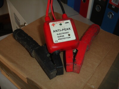 12V AUTO ANTI - PEAK ELEKTRONISCHER ÜBERSPANNUNGSSCHUTZ (BATTERIELADUNG)