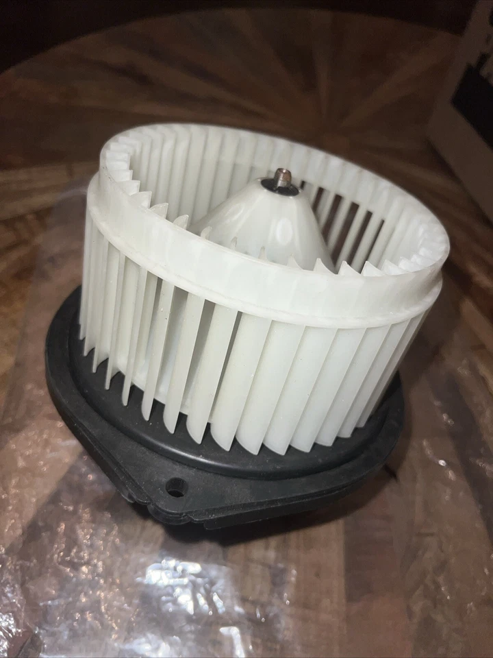 Motor soplador HVAC TYC 700231 para Chevy Trailblazer y GMC Envoy. Foto 4 de 4