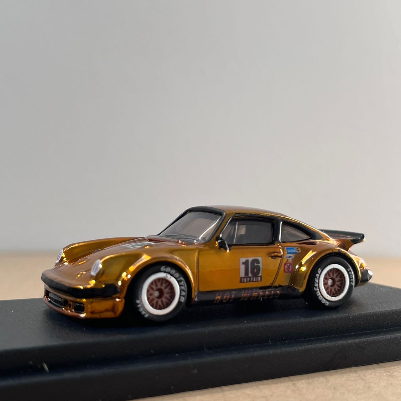Hot Wheels Porsche 934 Turbo RSR CUSTOM MADE Gold Spectraflame Display Case