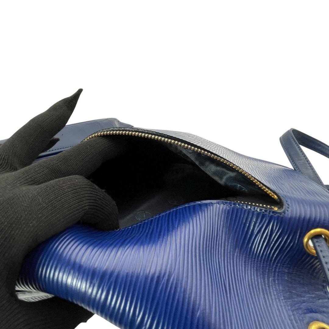 Valentino Garavani Blue Leather Shoulder Bag, Authentic, Near Mint Condition Ja thumbnail 9