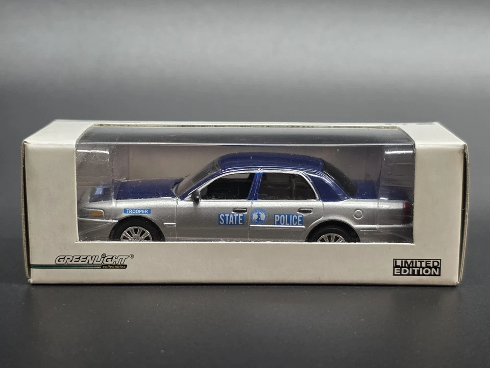 Greenlight Hot Pursuit 2008 Ford Crown Victoria Slick Top Virginia State Police - Image 4 of 4