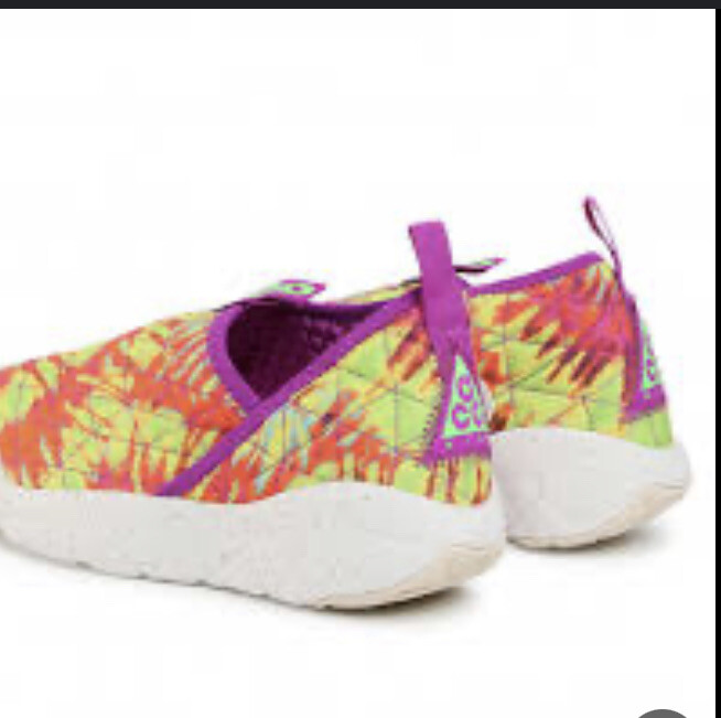 acg moc 3.0 tie dye on feet