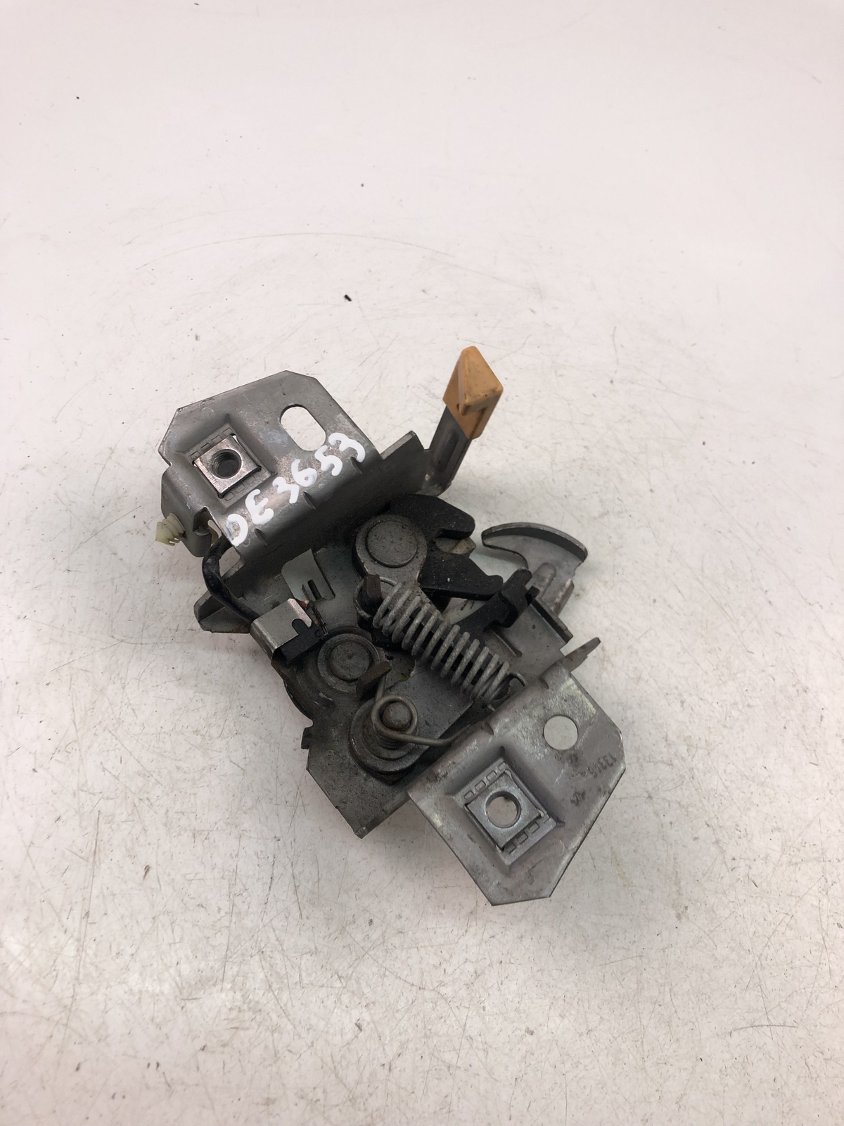 DE3653 VOLVO Hood Lock 30716530 | eBay