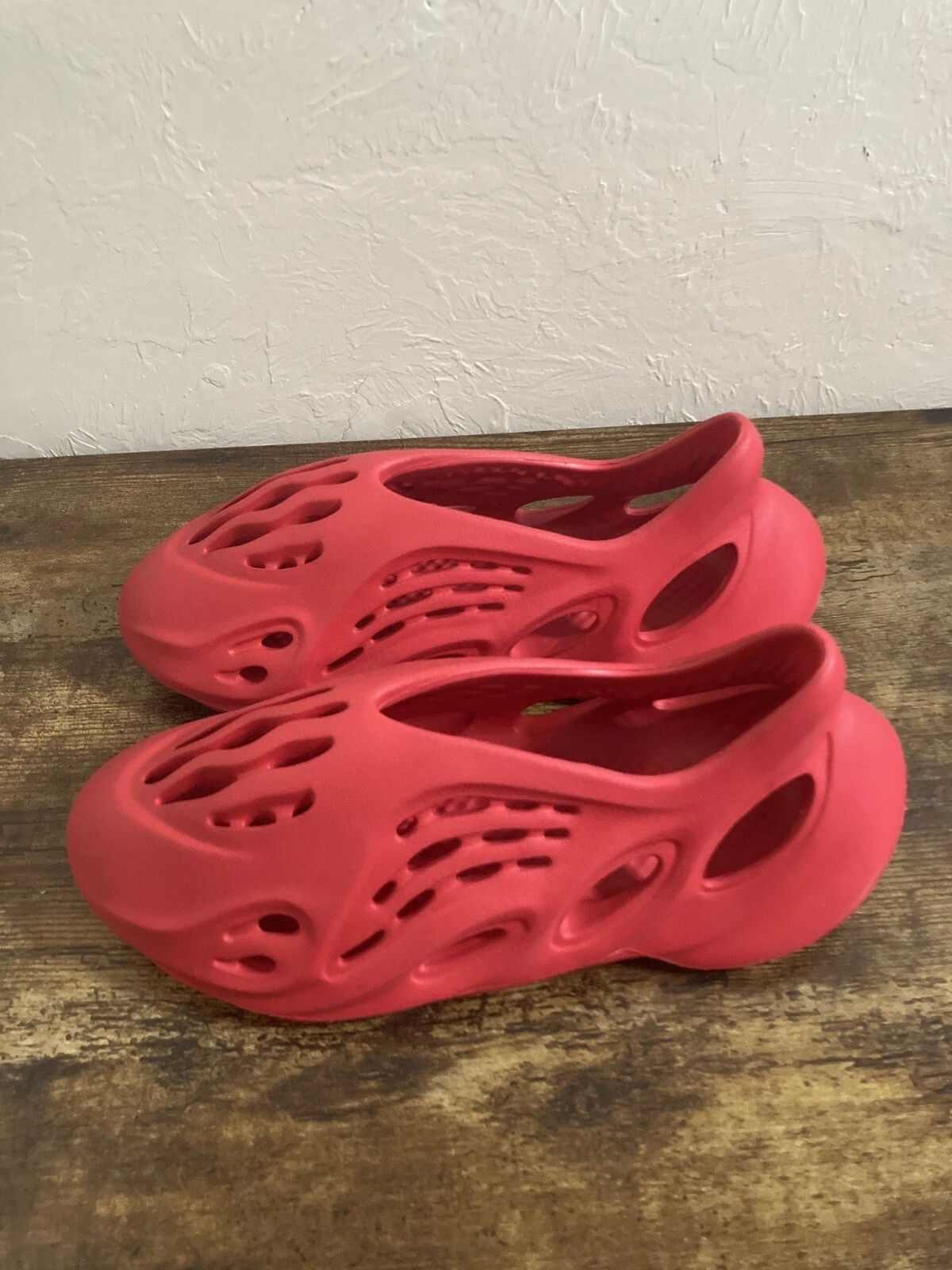 ADIDAS Yeezy Foam Runner da uomo taglia 11 Vermillion RNNR Foamrunner