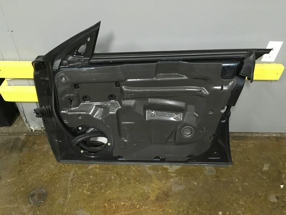 Mercedes-Benz CLS500 CLS550 2006 panel de carcasa de puerta del pasajero delantero derecho OEM+ Foto 4 de 4