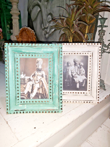 A SET OF TWO INDIAN HAND CARVED MANGO WOOD PHOTO FRAMES - ANTIQUE GREEN & WHITE - Picture 2 of 11