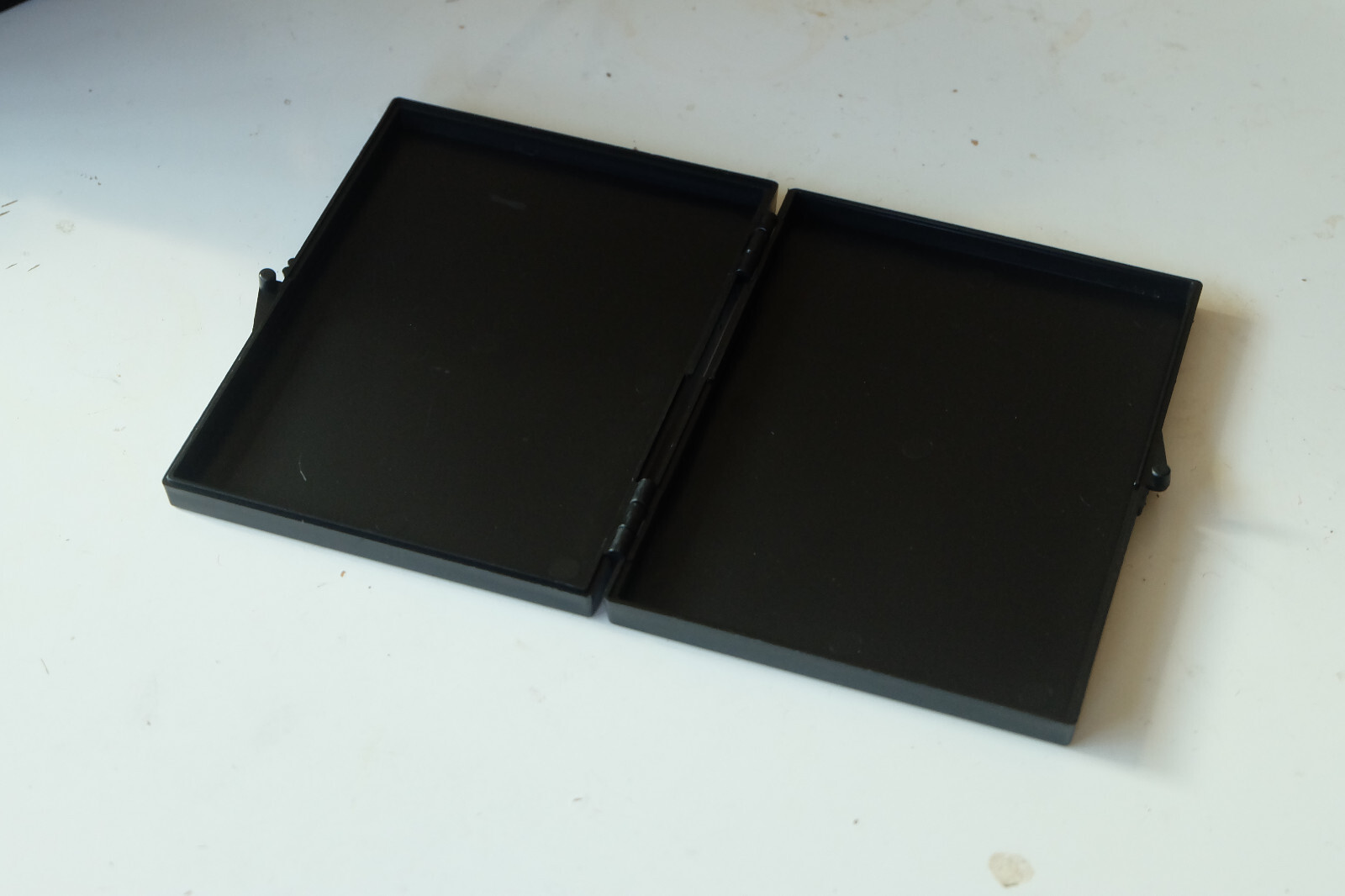 Lot of 10x Malaster MC-1135C hinged ESD protective anti-static box 0.5x3.5x4.5"