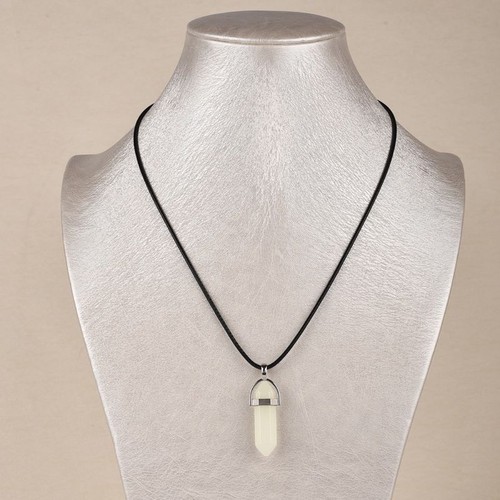 BRILLA EN LA OSCURIDAD Cristal Péndulo Colgante Dije Collar - 3 Colores Bonito Regalo - Imagen 7 de 12