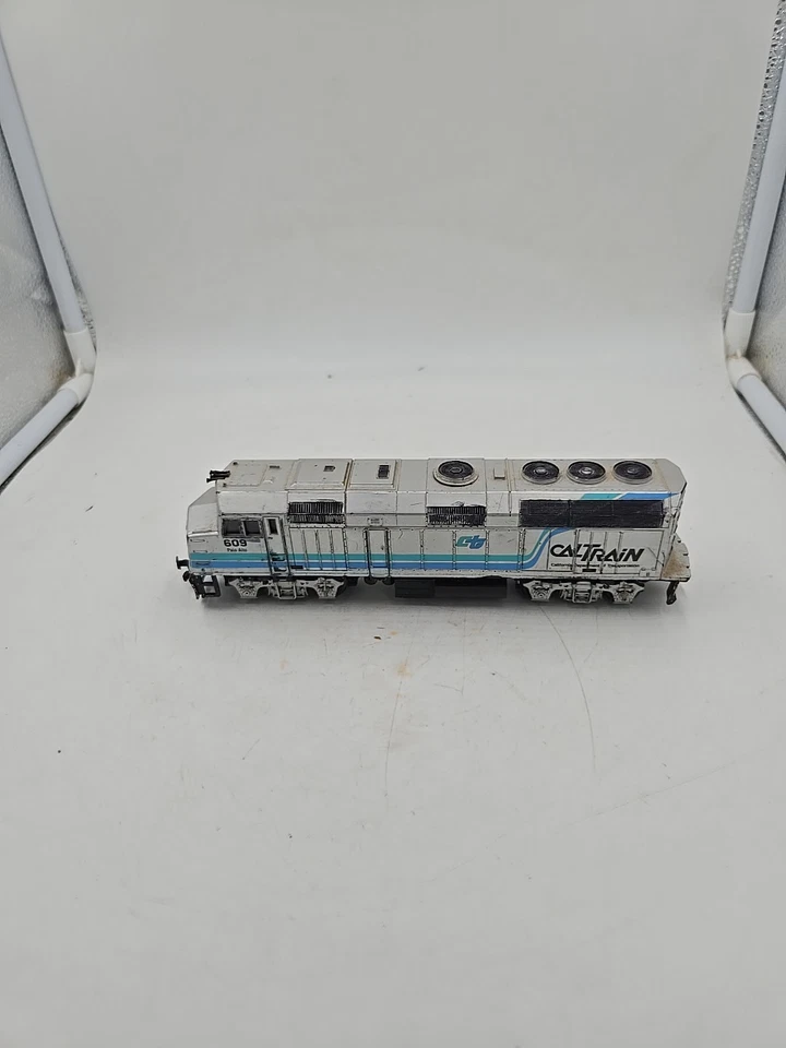 A3041 HO LIFE LIKE 6266 CAL TRAIN 609 PALO ALTO EMD F40 LOCOMOTIVA DIESEL - Imagem 4 de 4