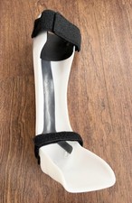 Drop Foot Brace Solid AFO RIGHT Ankle Foot Orthosis White Molded Plastic Straps